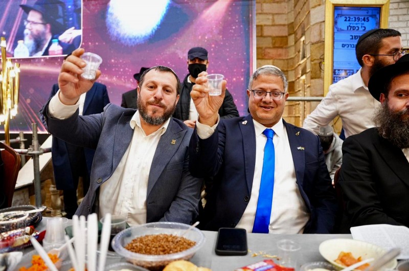 'לחיים': איתמר בן גביר השר לביטחון פנים, ועמיחי אליהו השר למורשת, בצוותא בהתוועדות המרכזית י