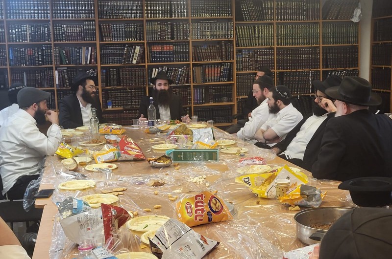 השלוחים לבית גורליק התוועדות עם אברכי הכולל בפתח תקווה 