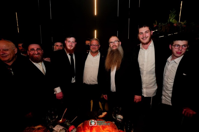 בירך בברכת מזל טוב: השר לביטחון לאומי איתמר בן גביר השתתף בחתונת התמים מנחם מענדל הכט, בן העסקן החב