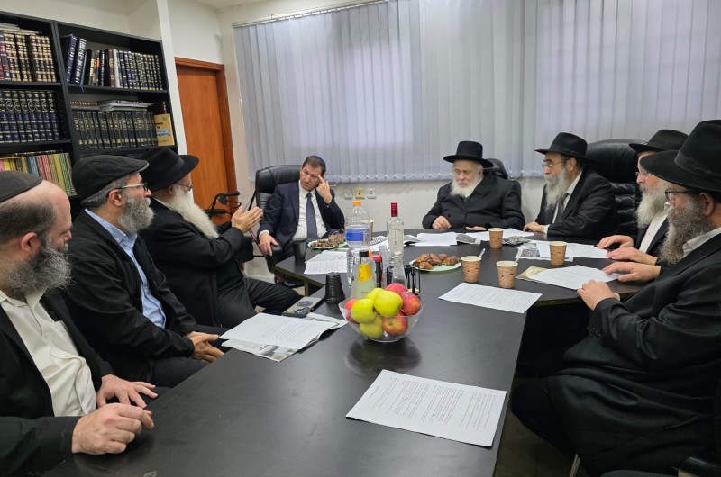 הפגישה של ביסמוט עם בית דין רבני חב