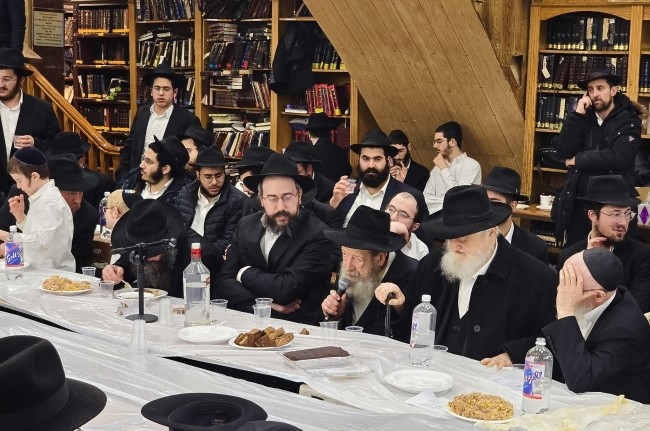 770: השיעור השבועי והתוועדות י