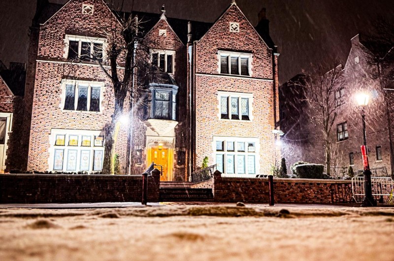 שלג צח ולבן: הפתעה לאלפי האורחים ב-770 בחג החנוכה