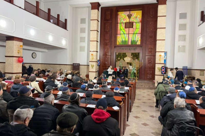 תחת איום טילים וטרור: אור החנוכה מאיר בזפרוז׳ה 