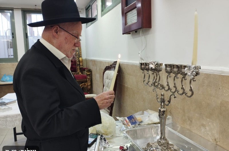 הדלקת נר ראשון של חנוכה בבית הכנסת 'חסדי שי' ע