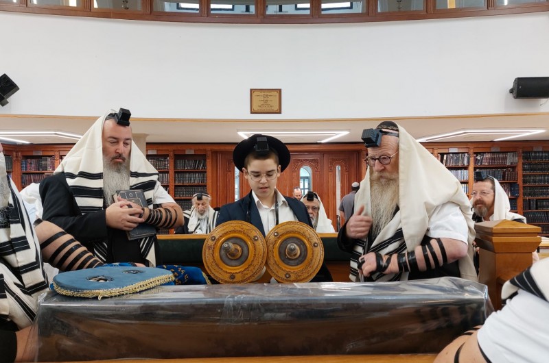 מזל טוב: בבית הכנסת 'נחום יצחק' בשיכונים החדשים בכפר חב