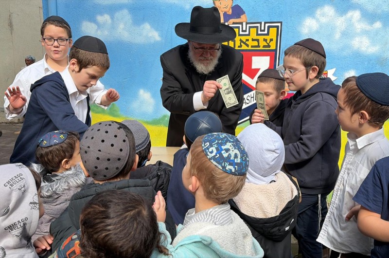 מעל 1,000$ מזומן: דמי חנוכה לילדי מוסדות חב