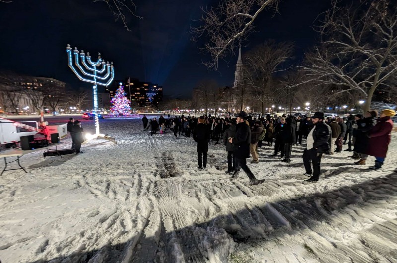 עם ראש העיר ושיירת אור: ההדלקה המרכזית של ניו אינגלנד