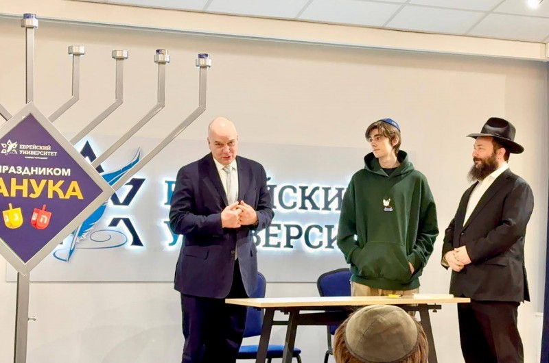 אחרי הפיגוע המצמרר: שגריר אוסטרליה ברוסיה, הגיע להדלקת נרות חנוכה עם שליח חב