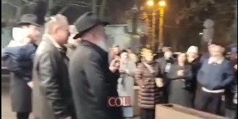 הדלקת נר רביעי של חנוכה בבית חב