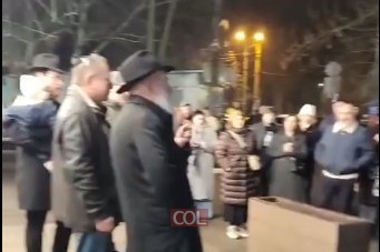 הדלקת נר רביעי של חנוכה בבית חב