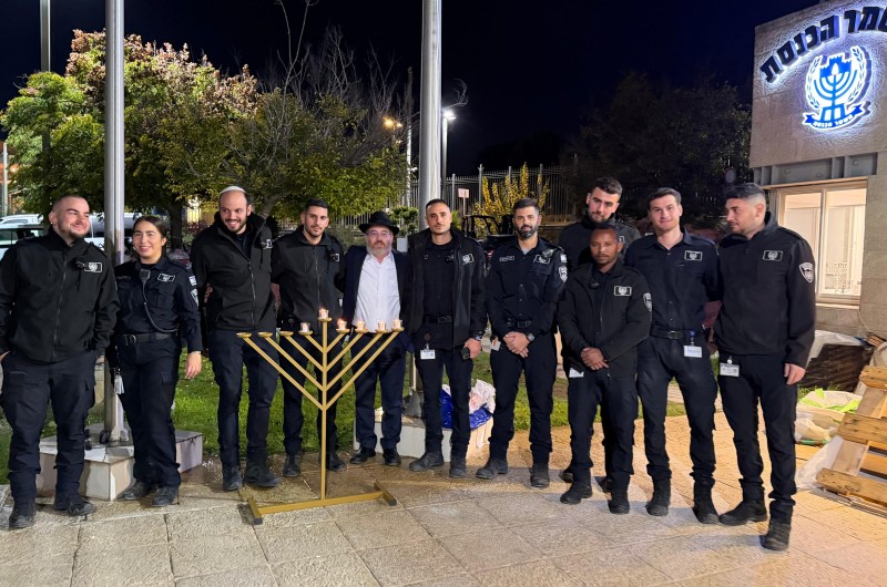 פרסומי ניסא: אור החנוכה מאיר גם בכנסת