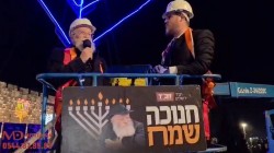 בפרסומי ניסא מול החומות, הודלק נר שביעי של חנוכה: בהשתתפות הרב נועם רוט והרב יעקב הלפרין, כובד בהדלקה הרב יעקב גלויברמן. צילום: מאיר דהן. צפו: