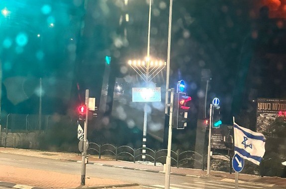 גם ליד הכפר חארס: חנוכיית ענק הוצבה בלב השומרון, סמוך ל
