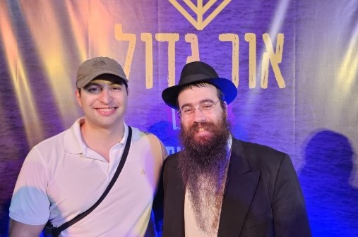 בארוע ההדלקה המרכזי של חנוכה בבית חב״ד פוקט בראשות השליח הרב שלום גליצנשטיין,כיבד בהשתתפותו השר יצחק וסרלאוף | צילום: מענדי עקיבא