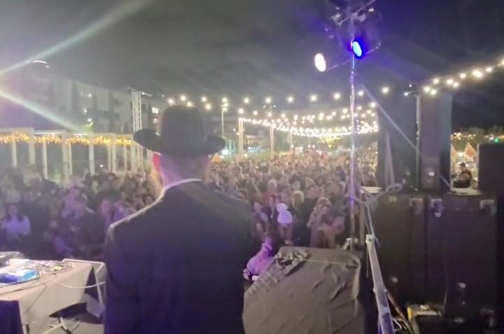 תל אביב: אלפים בהדלקות חנוכה בכיכר רבין ובכיכר הבמה | צפו