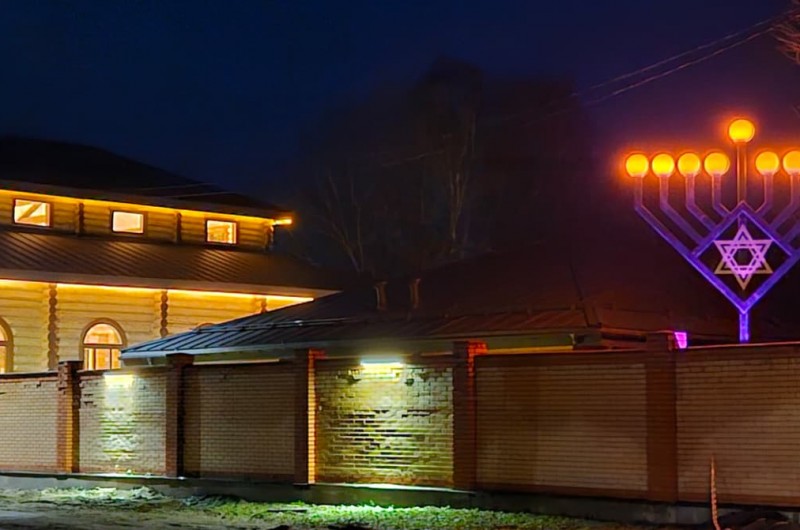 שליח הרבי בעיירה ליובאוויטש שברוסיה הרב גבריאל גורדון האיר את המתחם ההיסטורי של חב