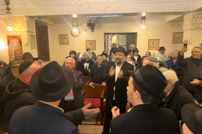 אור החנוכה מאיר במרקש: שלוחי חב״ד עם התמימים מצרפת