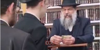 חלוקת דמי חנוכה בישיבה גדולה תורת אמת ע