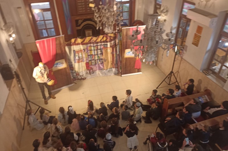 כ־100 מילדי קהילת חב