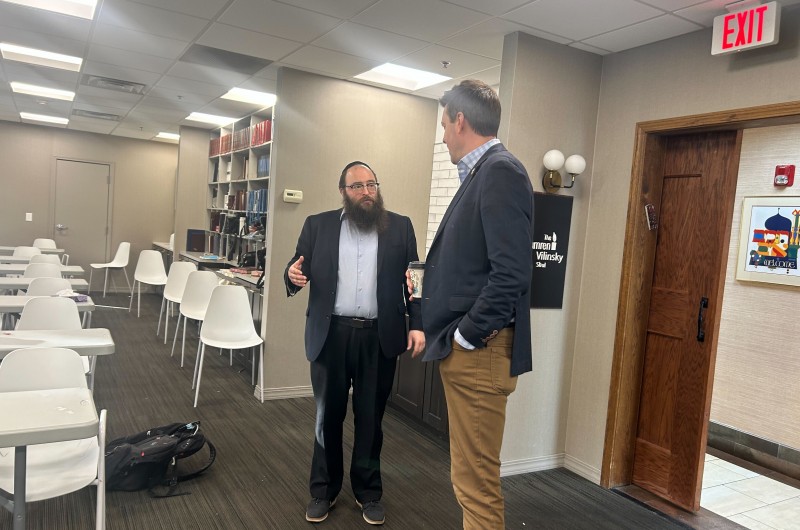 הרב לוי סלונים - שליח הרבי ומנהל בית חב