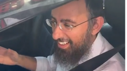 דודי קפלר ממשיך במסע בין בתי חב״ד ברחבי העולם. כעת הוא נמצא בטייוואן אצל שליח הרבי, הרב שלומי טביב, ומשם הם יוצאים יחד להתוועדות של כל שלוחי חב״ד בסין.