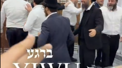 דודי קפלר והשליח הרב שלומי טביב מטיוואן - כבר בסין. כאן זה ליל ניטל – והשלוחים רוקדים, שמחים וממשיכים בשליחות עם הרבה חיות.