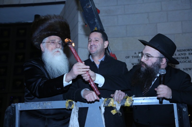 בשכונת רחביה הדליקו נר שביעי של חנוכה וזכרו את קדושי סידני 