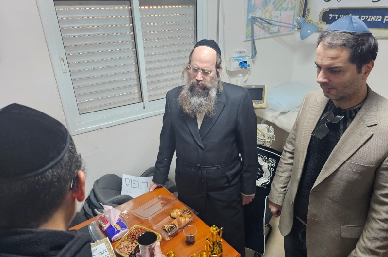 בה׳ טבת זכה המוהל של ״ברית יעקב צבי״ הרב  אהרן יוסף קרמר לערוך ברית מילה לפני שקיעת החמה למיכאל בן ה-44 שהגיע במיוחד מקפריסין לקיים את מצוות המילה