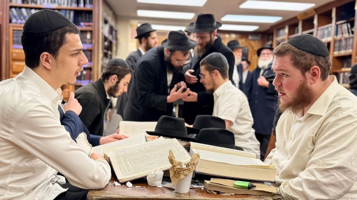 הסדרים ב'קבוצה', התוועדות ה' טבת: הגלריה השבועית מ-770 