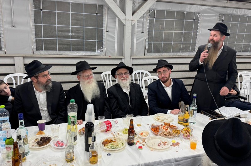 בבית הכנסת שטיינבאך שול בכפר חב