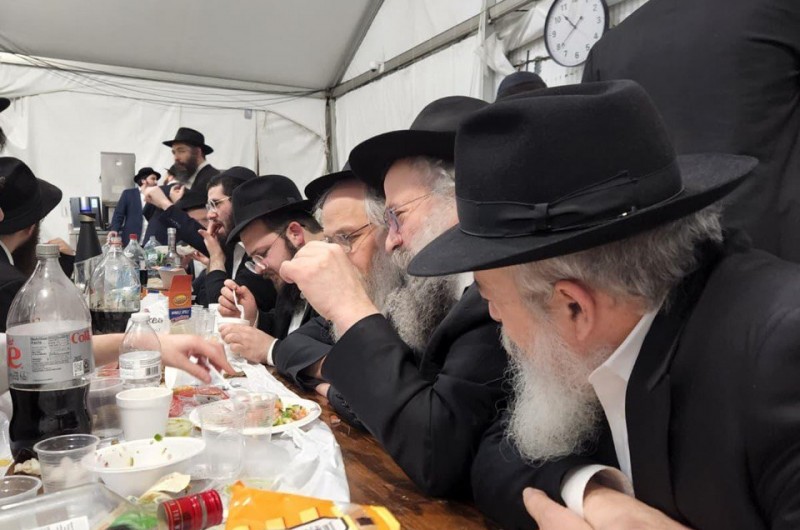 דידן נצח ליד האוהל הק': מאות התוועדו במשך שעות ארוכות