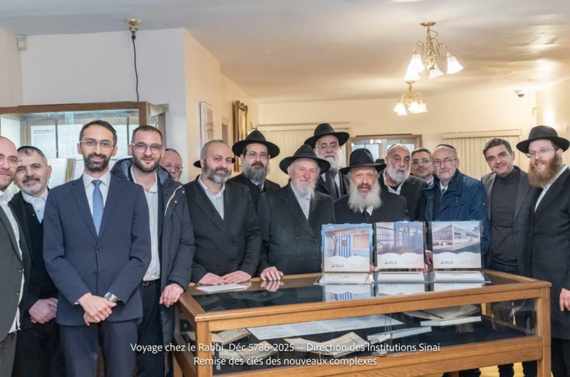 הנהלת מוסדות 'סיני' הביאו את מפתחות הבניינים החדשים לרבי