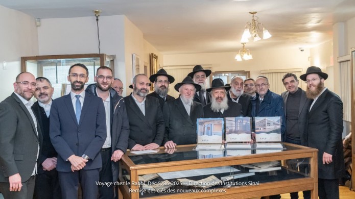 הנהלת מוסדות 'סיני' הביאו את מפתחות הבניינים החדשים לרבי