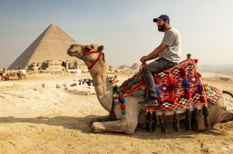 בזהות בדויה: הצלם החב