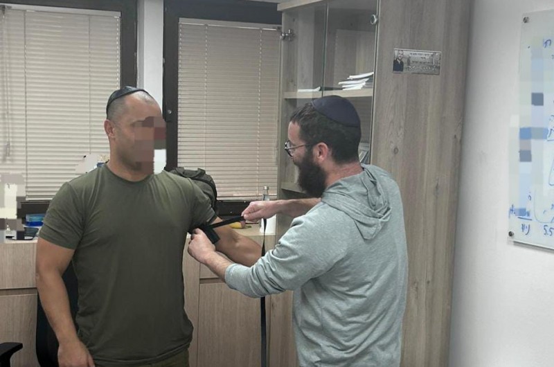 'וקשרתם לאות': איש התקשורת החב