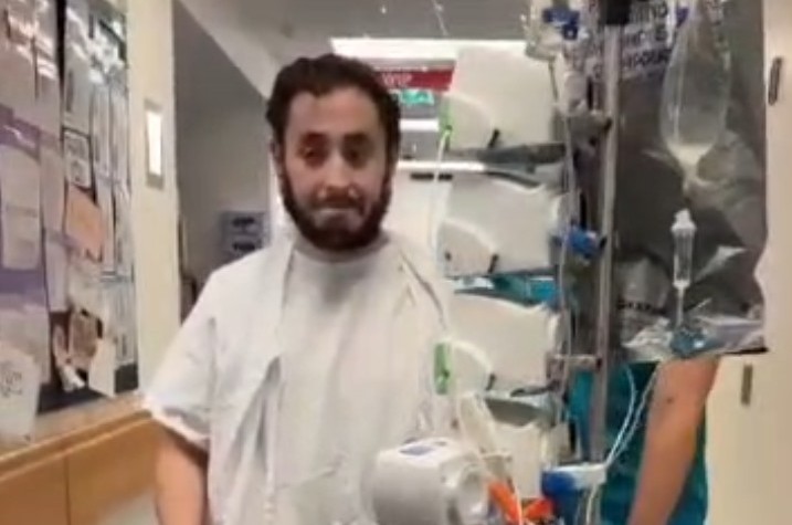 בן השלוחים שנפצע קשה בסידני צעד על רגליו: 