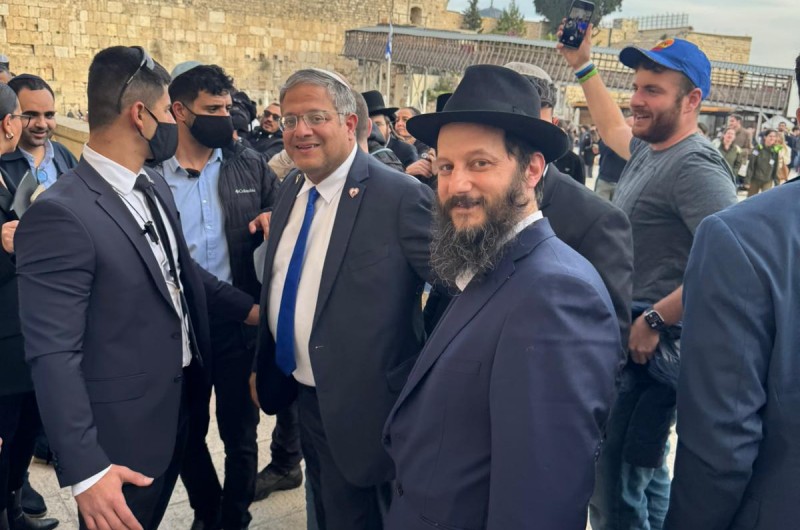 חיזוק ותמיכה מאמריקה: הרב אוריאל ויגלר משלוחי הרבי במנהטן שבניו יורק, הגיע לביקור בזק בארה