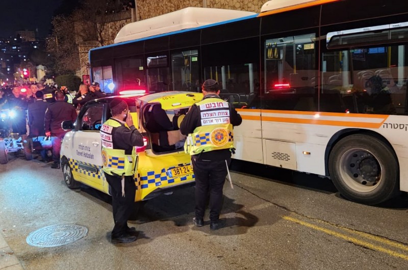 אוטובוס דרס מפגינים חרדים בירושלים, בחור בן 14 נהרג