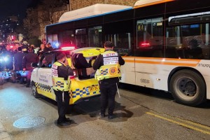 אוטובוס דרס מפגינים חרדים בירושלים, בחור בן 14 נהרג