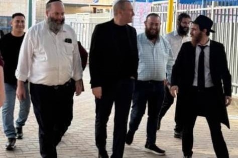 ראש עיריית רחובות מתן דיל הגיע למרכז 'חוויות חב