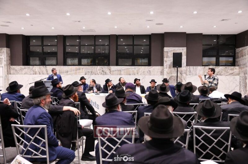 עם תכנית לשנה הקרובה: וועד הקהל בקראון הייטס ארגן אסיפה לתושבים, בה עדכן על הנעשה בשנה האחרונה ועל קידום העשייה לקראת השנה הלועזית החדשה (צילום: שלום ראס)