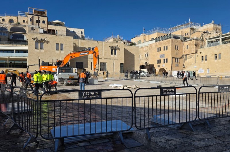 בימים אלו נערכות עבודות לפיתוח ושדרוג רחבת הכותל המערבי בירושלים, הכוללות חיזוק וייצוב מבנים ושיפור תשתיות ע