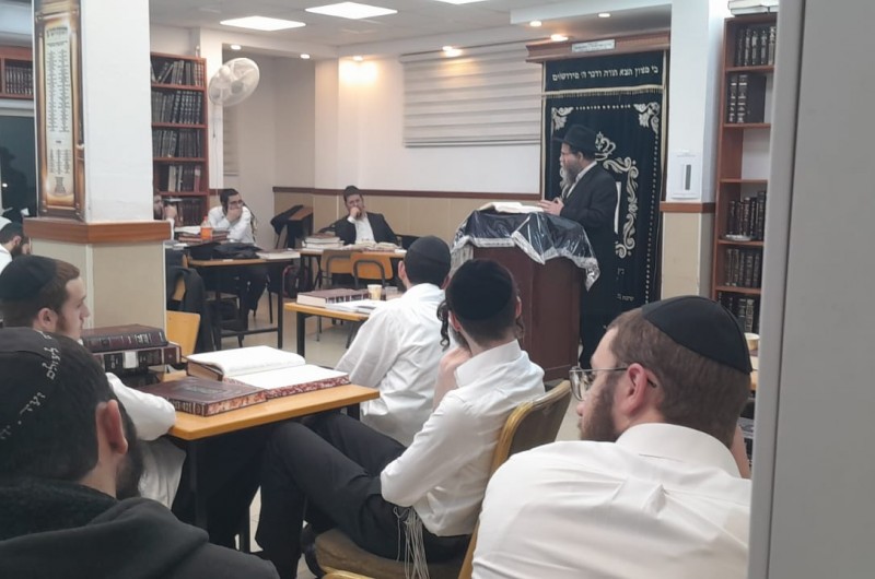 לרגל היארצייט של אביו הגרמ