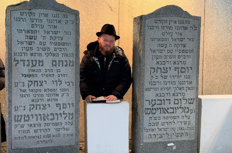 בדרך לשמח חתן וכלה בניו יורק: הקלידן החב