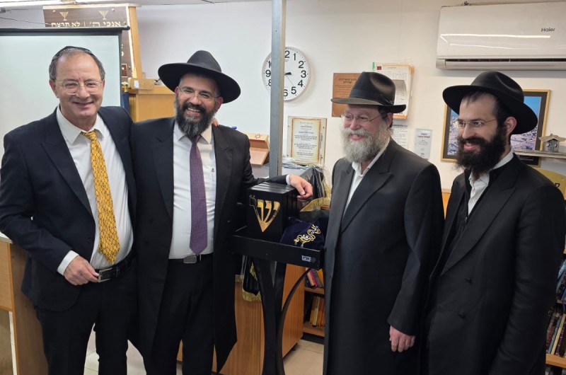 6 עמדות תפילין יצטרפו ל-30 דוכני התפילין בהוד השרון