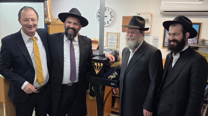 6 עמדות תפילין יצטרפו ל-30 דוכני התפילין בהוד השרון