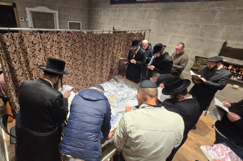 המונים זורמים להאדיטש ביום ההילולא של אדמו