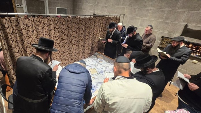 המונים זורמים להאדיטש ביום ההילולא של אדמו