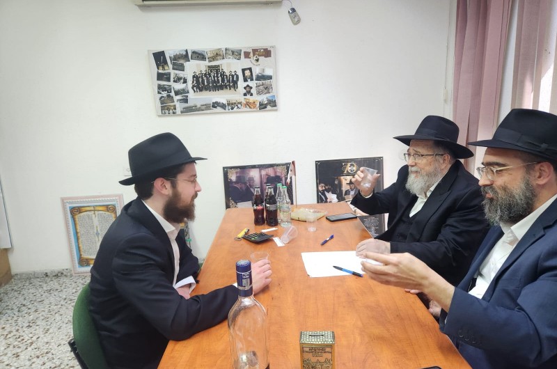 הרב מענדי ושיינדי בייטש יקימו את הבית חב