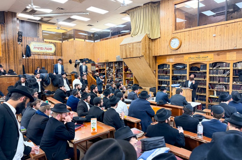 המשפיע שהגיע עם 'הפנסאים' העמיק עם התמימים ב-770